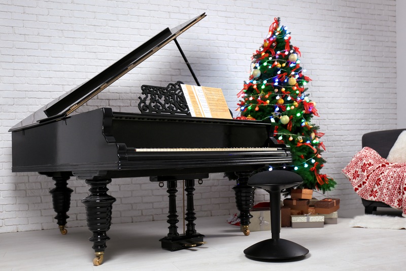 How To Decorate Around Your Piano This Holiday Season