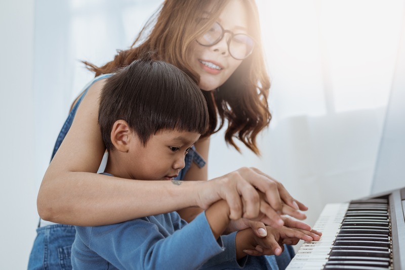 Get Kids Interested in Piano Playing with These Tips