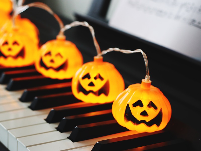 Chicago Piano Movers: Our Favorite Halloween Songs to Play on Your Piano